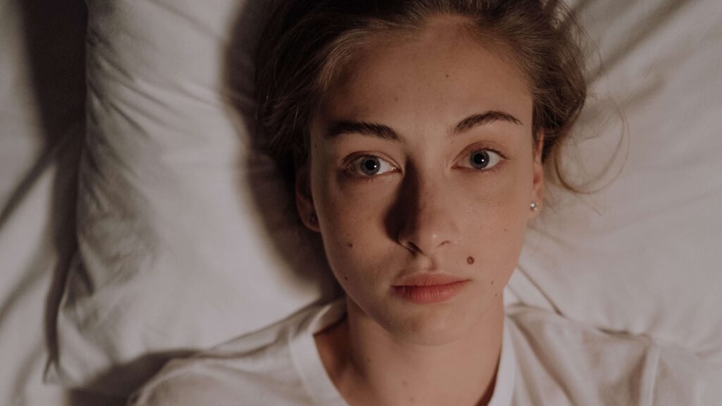 Cansancio que no se quita durmiendo: 4 señales silenciosas del agotamiento emocional