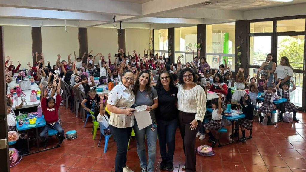 ÚNICAS impulsa la educación de niñas guatemaltecas con su cena benéfica “Brillando Juntos”