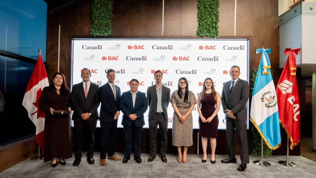BAC y CANCHAM formalizan alianza para impulsar negocios entre Guatemala y Canadá