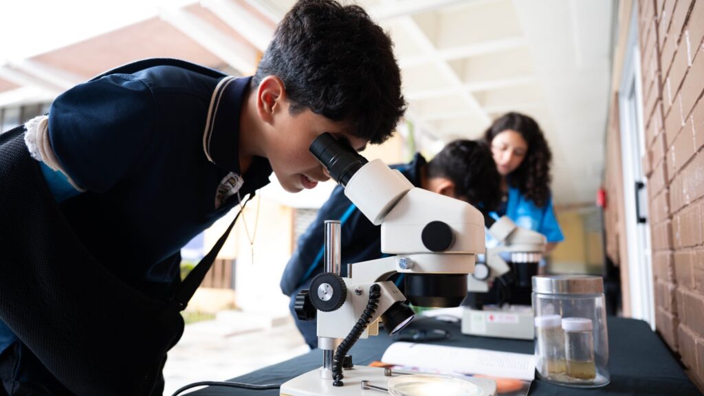 Gira científica de Plasticósfera permitirá conocer de cerca el impacto de los microplásticos