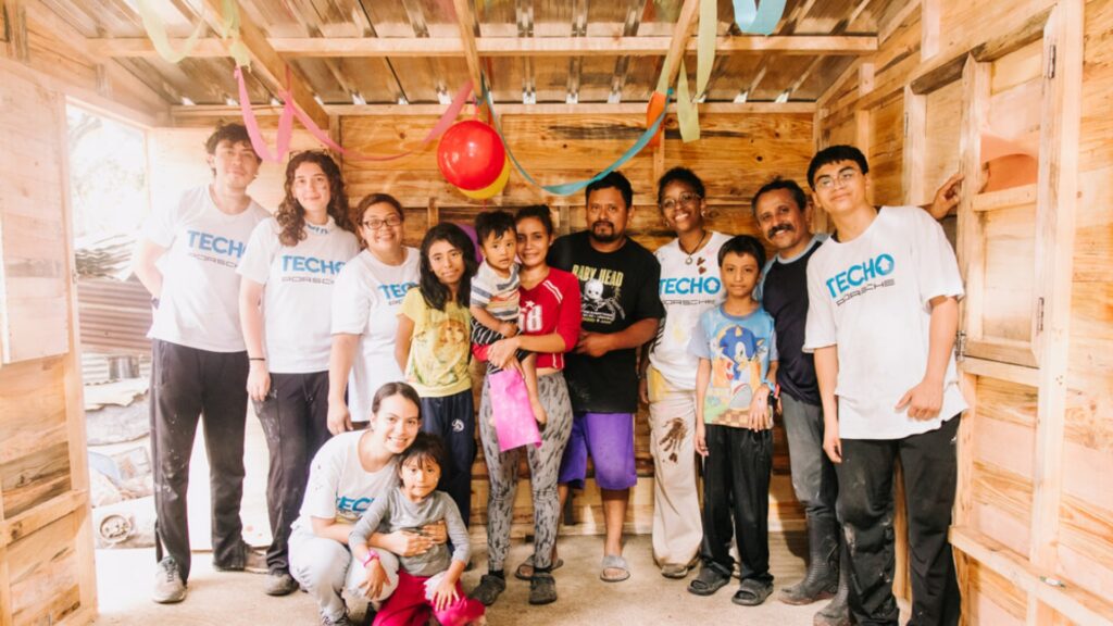 Porsche, Grupo Los Tres y TECHO construyen nuevas viviendas para familias guatemaltecas