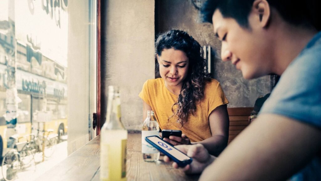 Confianza y seguridad impulsan la adopción de remesas digitales en América Latina