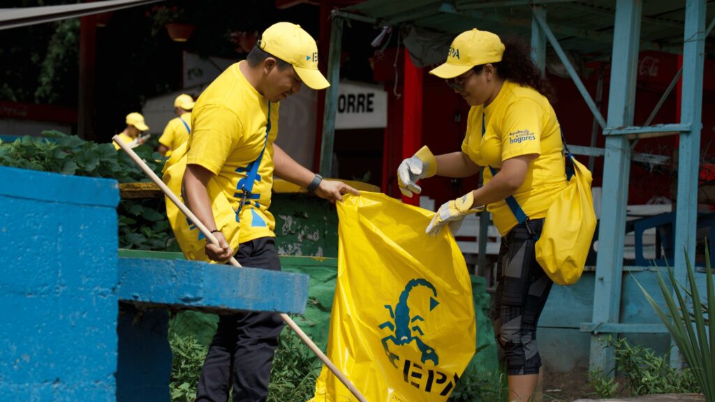 Voluntarios recolectan más de 11 mil libras de residuos en Guatemala y Quetzaltenango