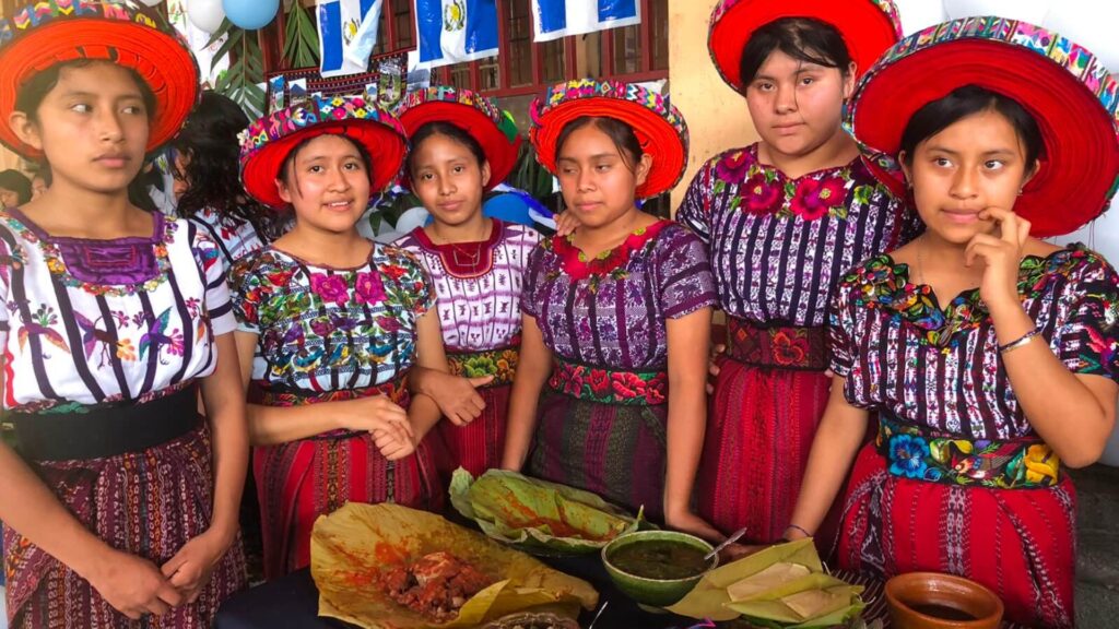 Más de 3,500 estudiantes aprenden a proteger el Lago de Atitlán