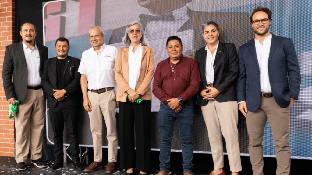 Plaza Santa Cruz abre sus puertas como nuevo punto de encuentro en Las Verapaces