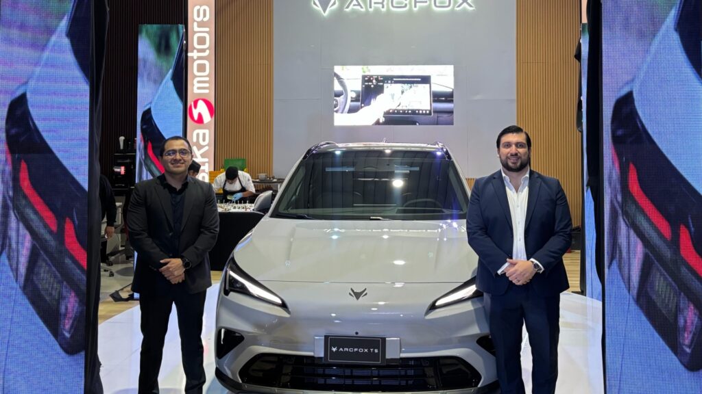 Sikamotors presenta en Guatemala dos SUV híbridas de rango extendido: ARCFOX T5 y BAIC BJ60E